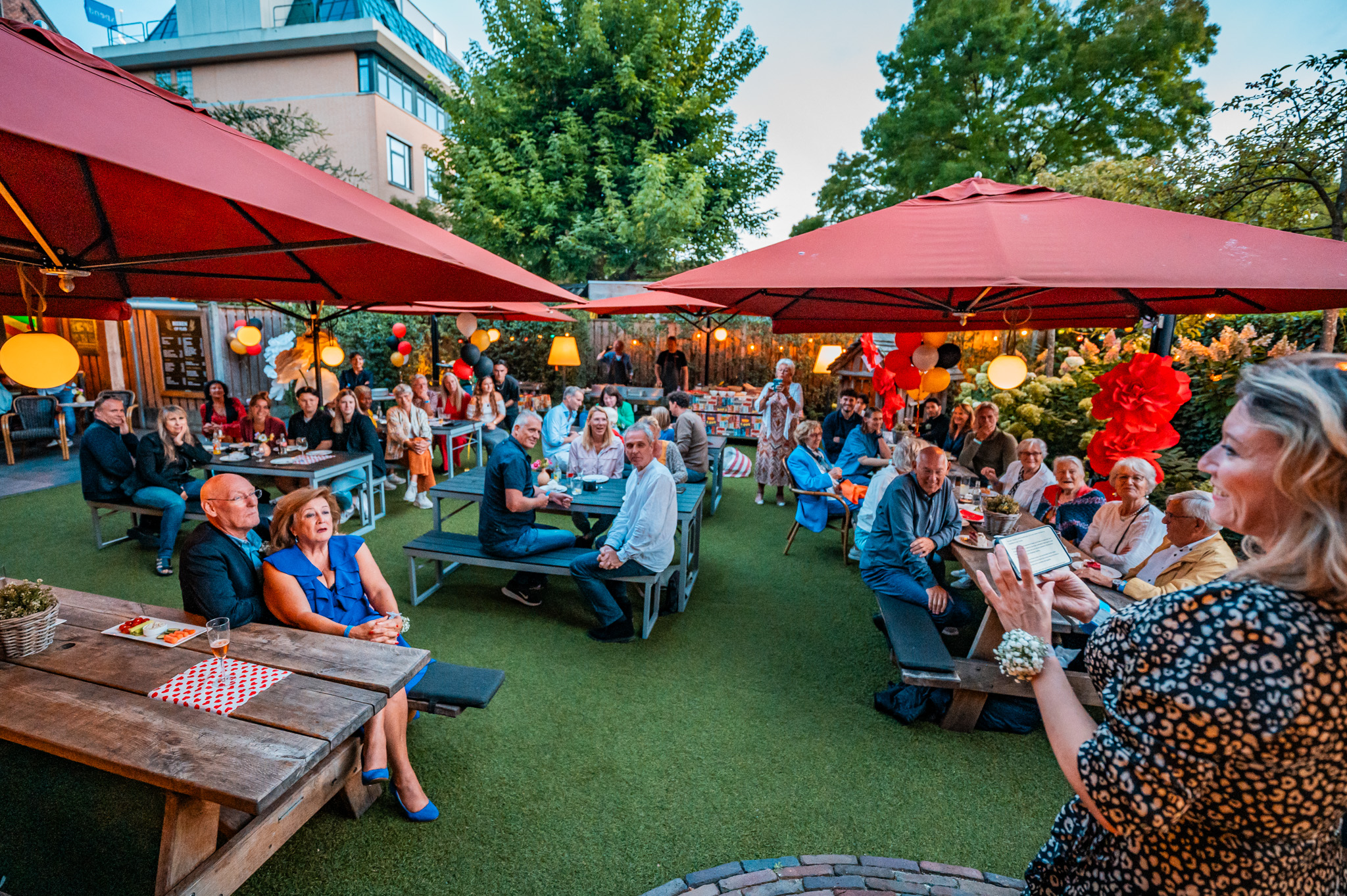 Foto 1 - Brede foto bedrijfsfeest in tuin (1)